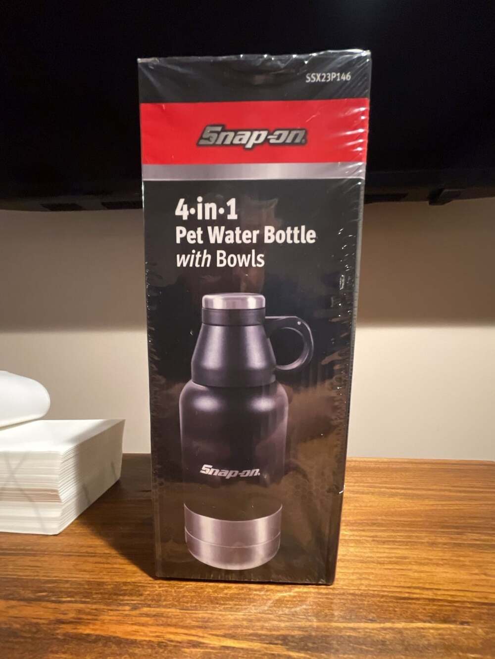 Snap-on 4-in-1 Pet Water Bottle with Bowls SSX23P146
